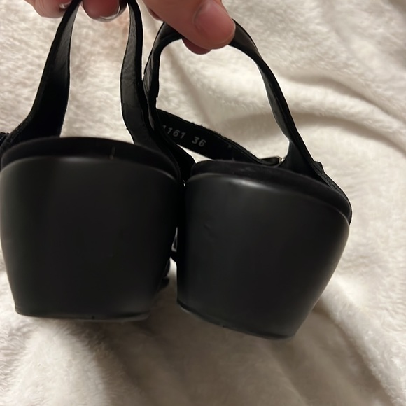 Mephisto black leather sandals buckle accent - Picture 11 of 12